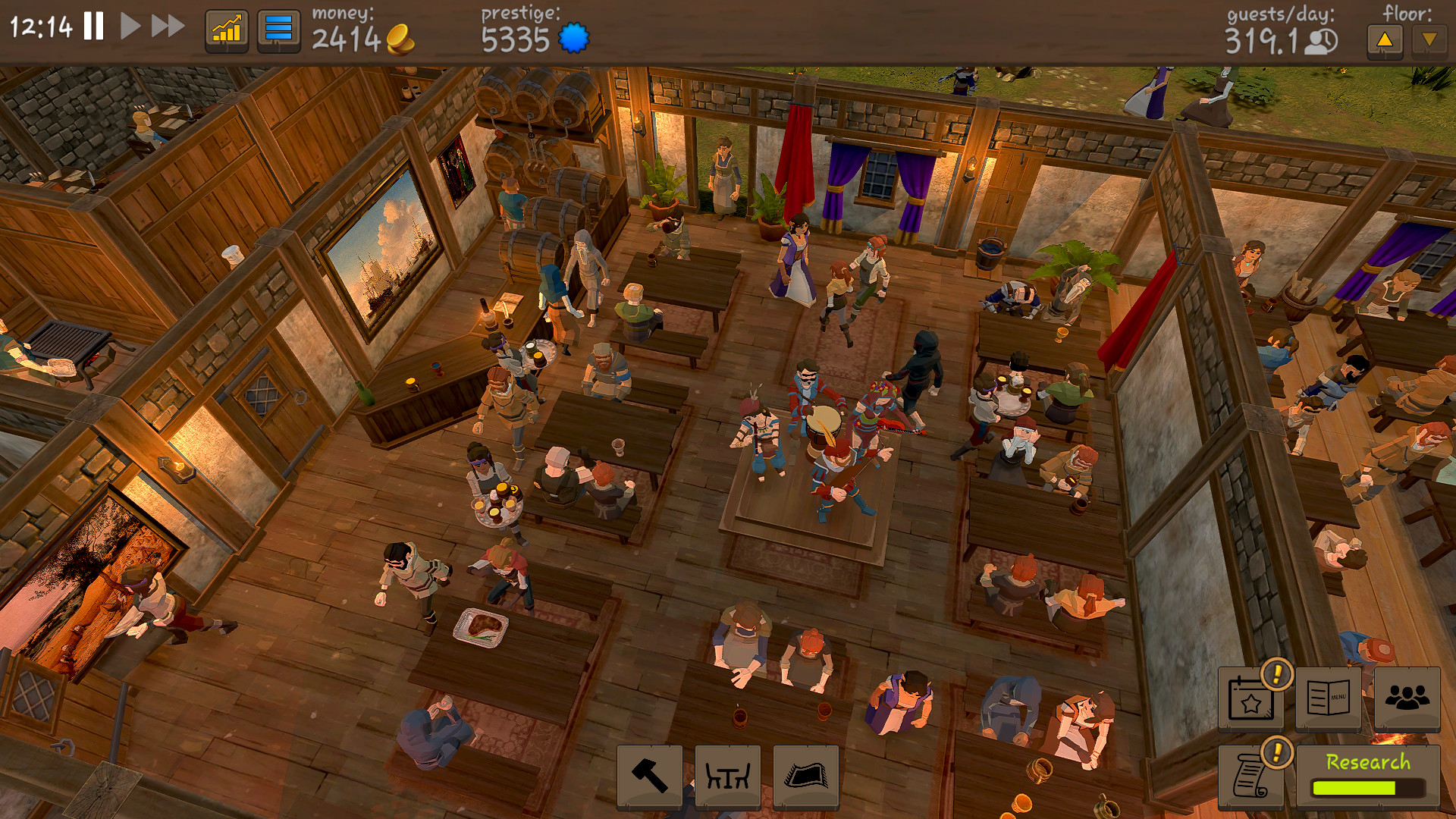 Посетители сидят за столами и слушают музыкантов в освещённом зале Tavern Master